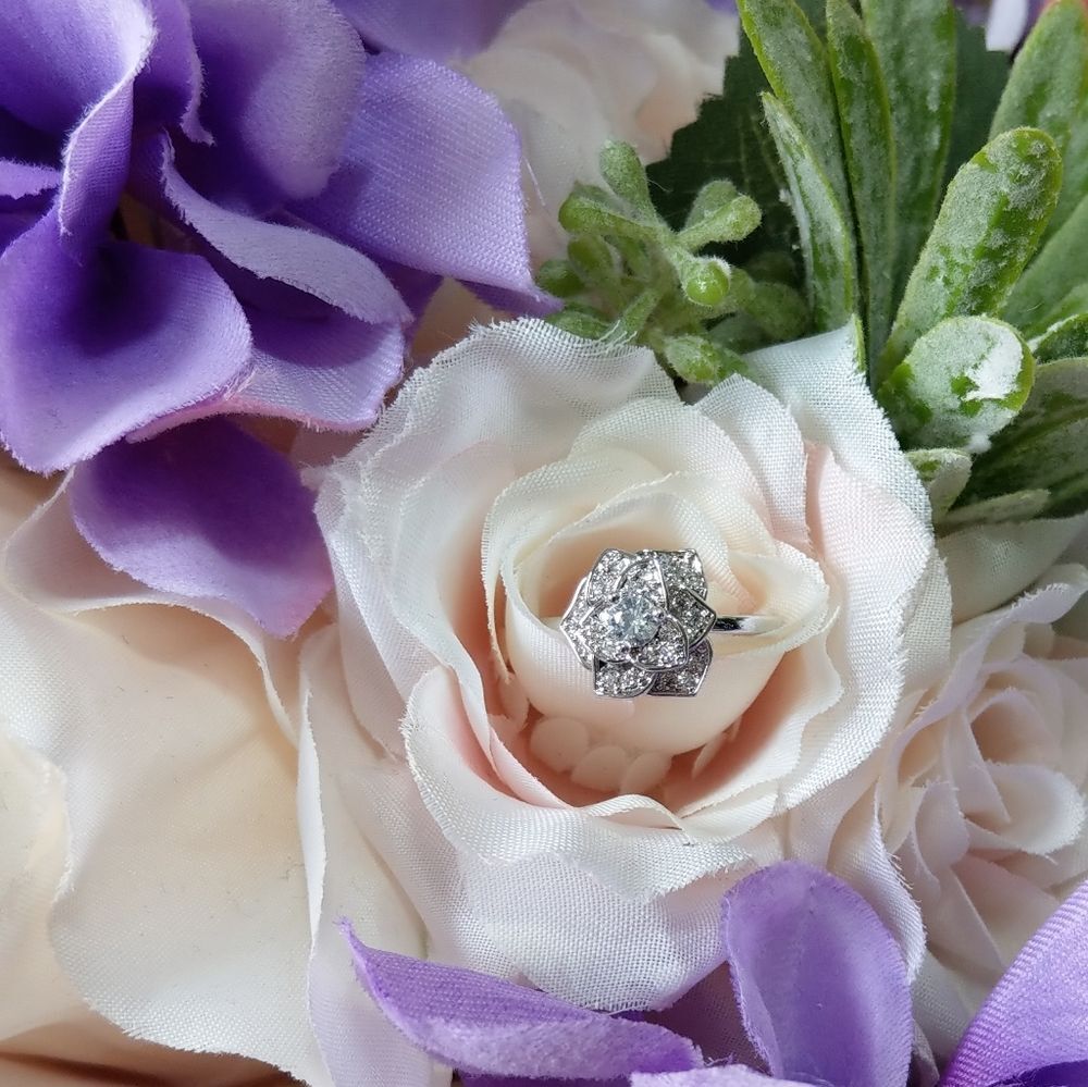 💎NEW💎 WHITE GOLD PLATED CAMILLIA RING - Picture 5 of 9